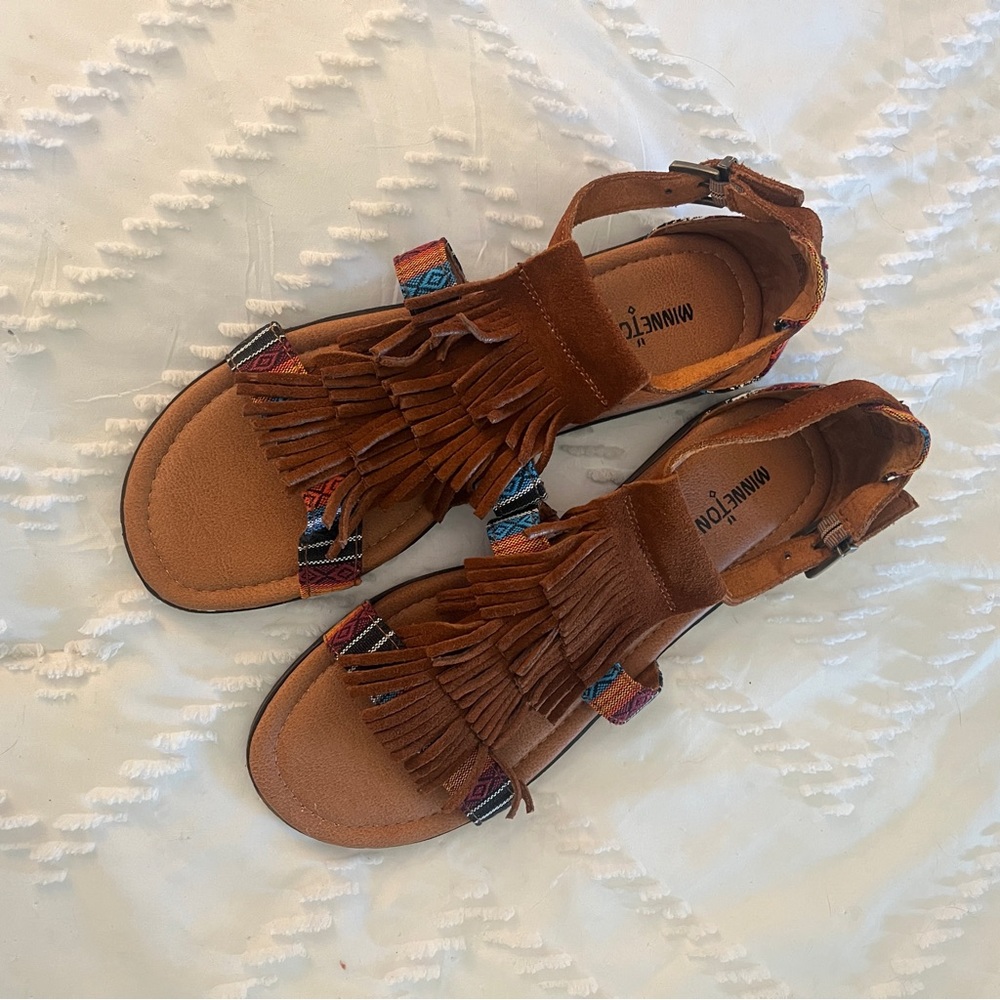Minnetonka Fringe Sandals 10